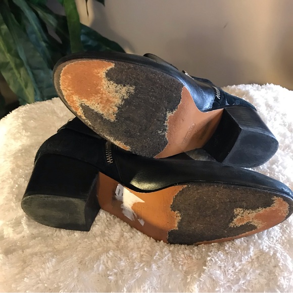 Coach - Picture 10 of 11